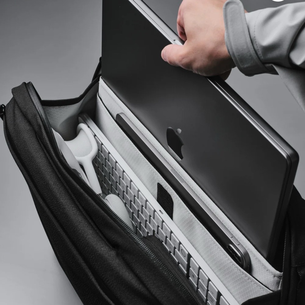 Alpaka Black Men's Tech Pro Backpack - Picture 6 of 9